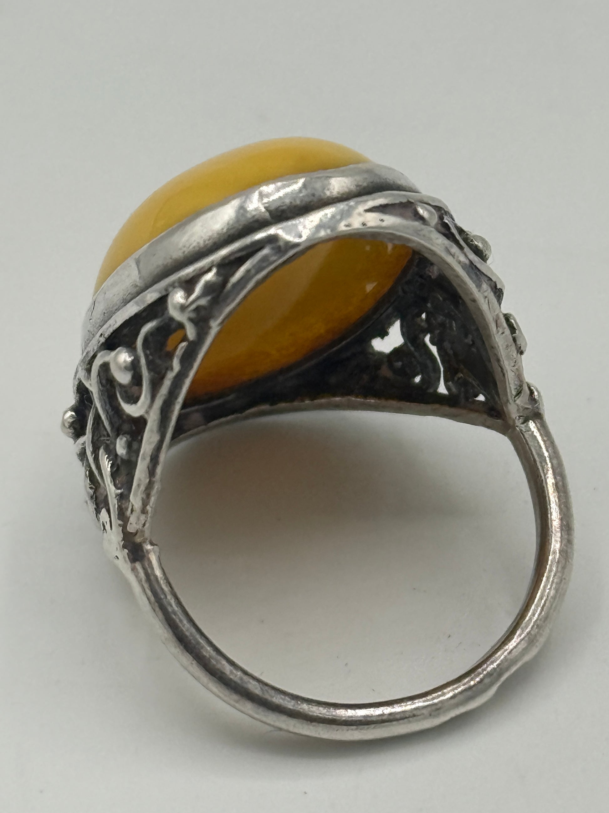 Vintage skønvirkestil Mælke rav & Sterlingsølv ring. Gstad, Polen. Fra 1980érne