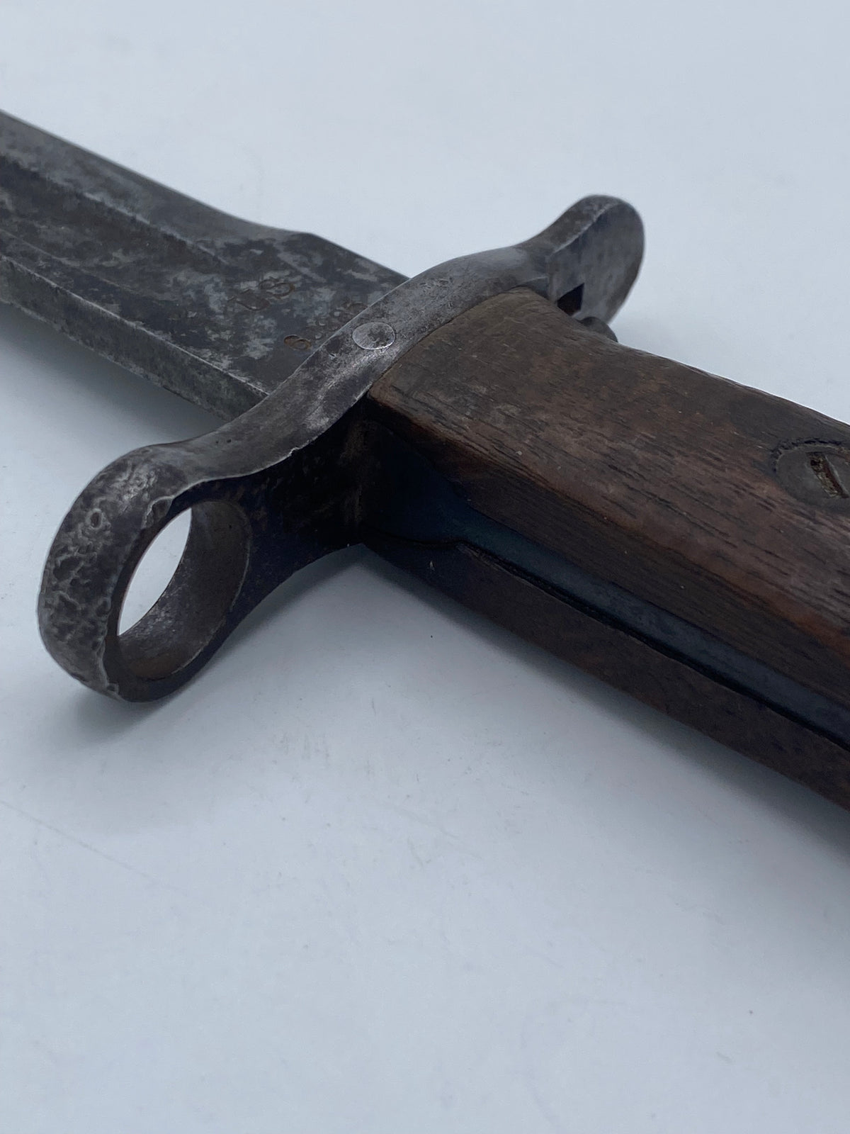 Et sværd med en bajonet til M1903 Springfield rifle