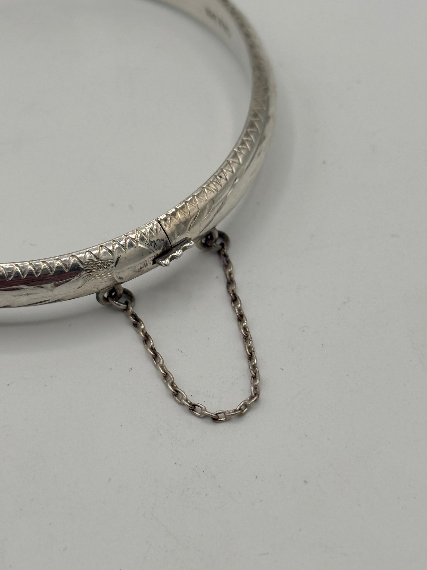 Vintage ciseleret rund Sterlingsølv armring. Fra midt 20.Årh