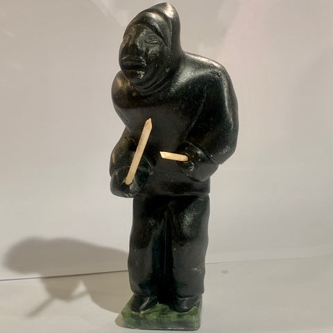 Vintage Inuit figur, i fedtsten, Grønland, fra 1990érne.