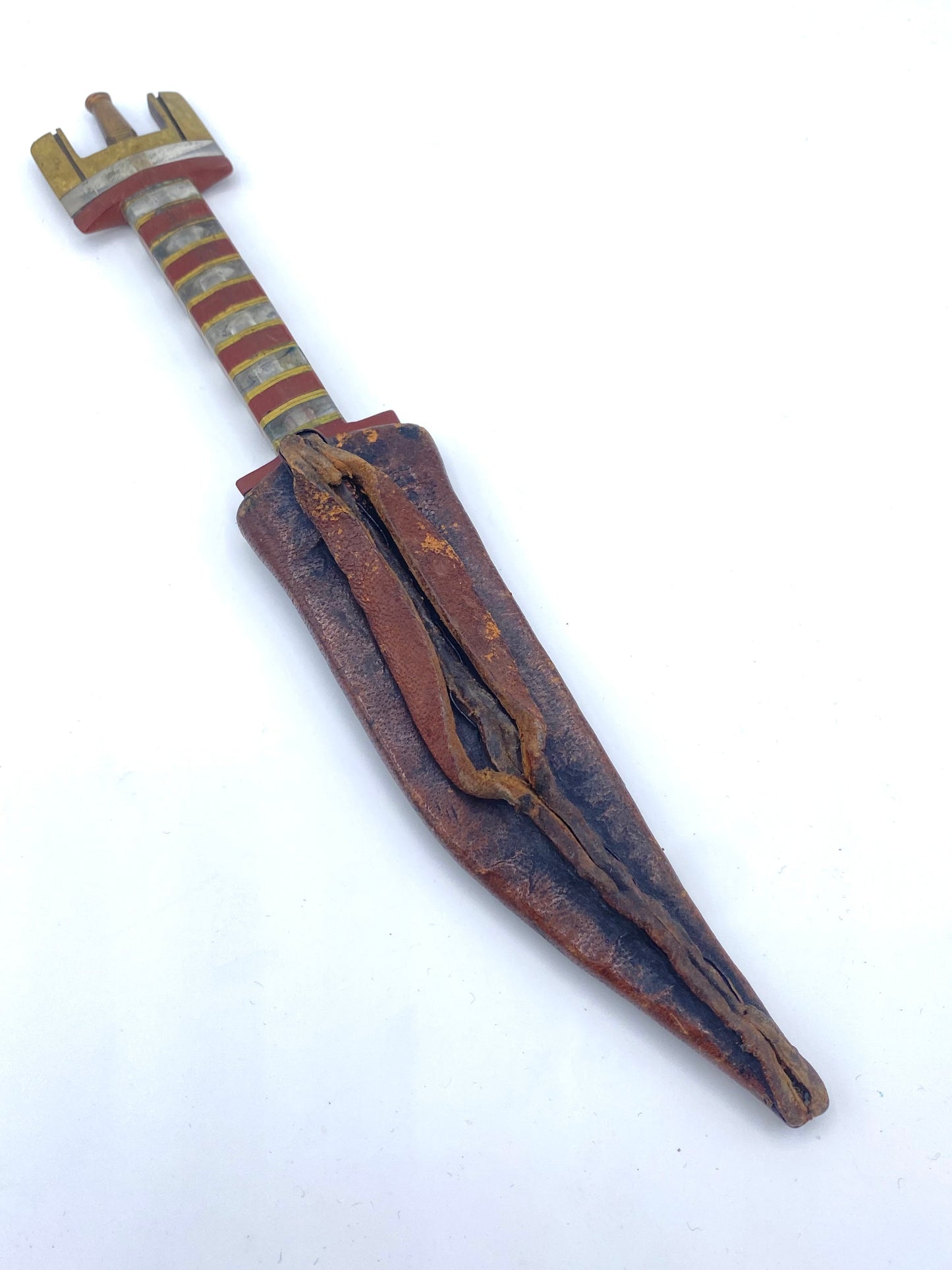 Afrikansk Billao (billaawe) kniv med skede. Fra Somalia. Start/midt 20. årh