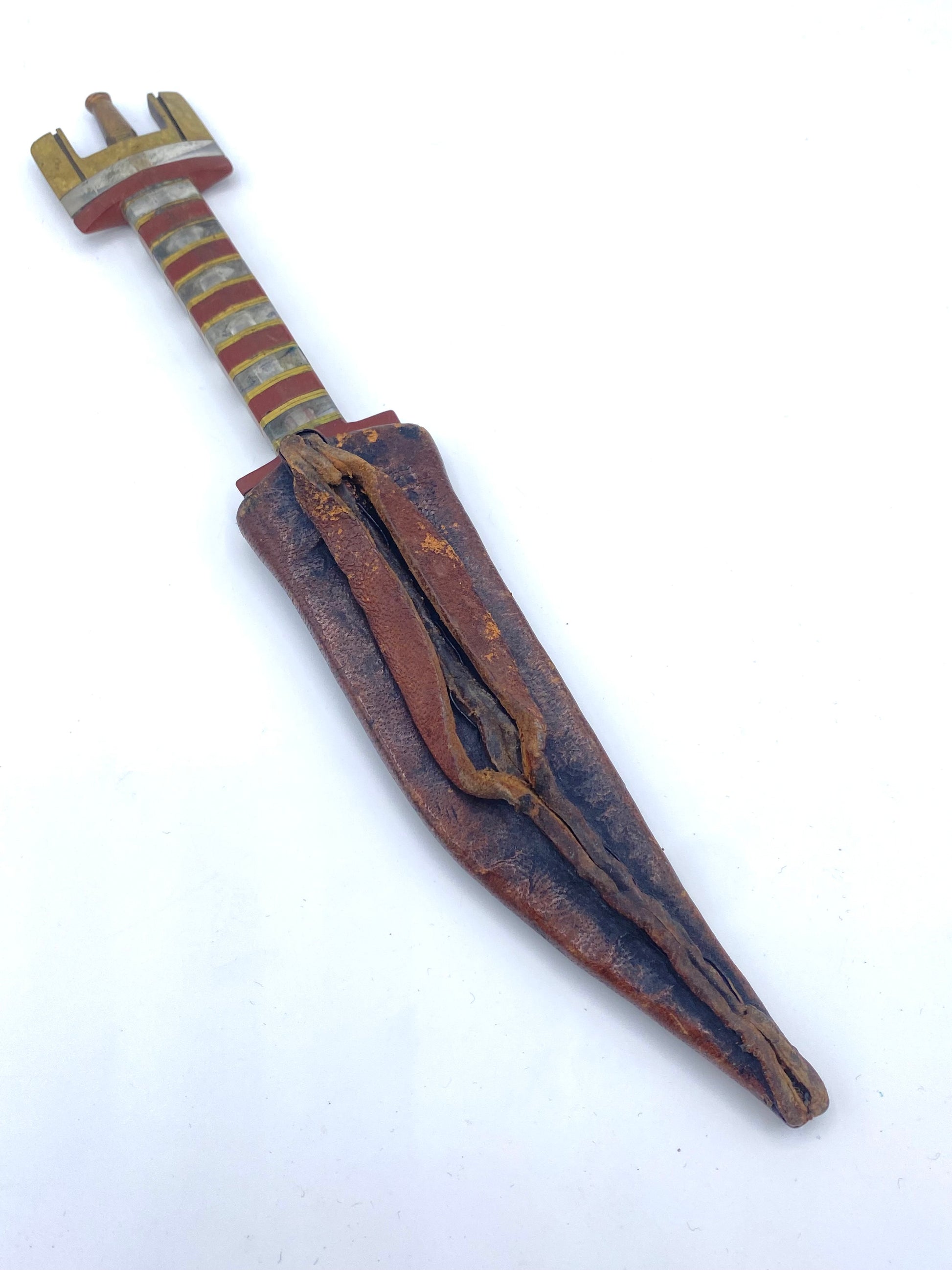 Afrikansk Billao (billaawe) kniv med skede. Fra Somalia. Start/midt 20. årh