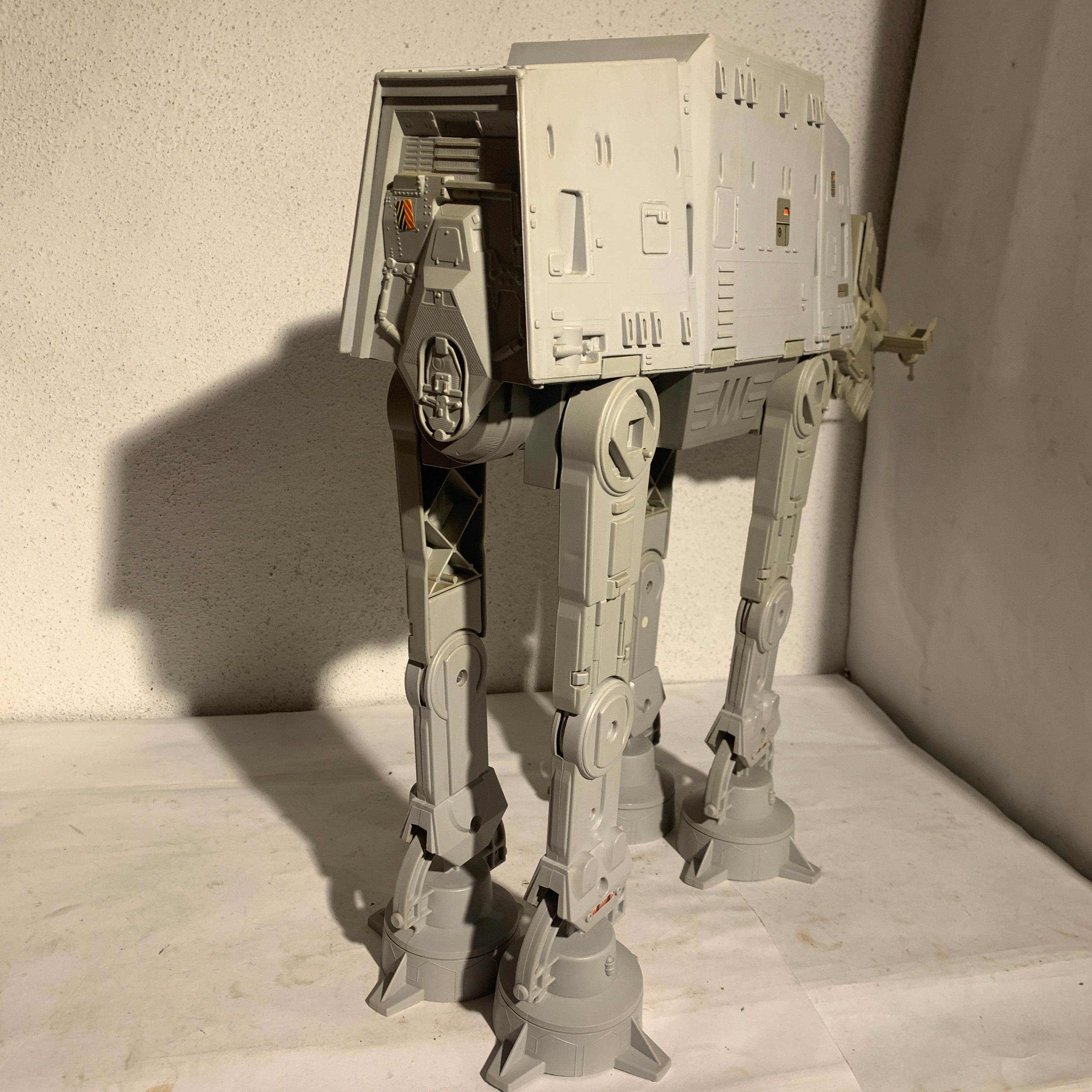 Vintage Kenner 1981 Star Wars ATAT walker. – Zoll Antiques