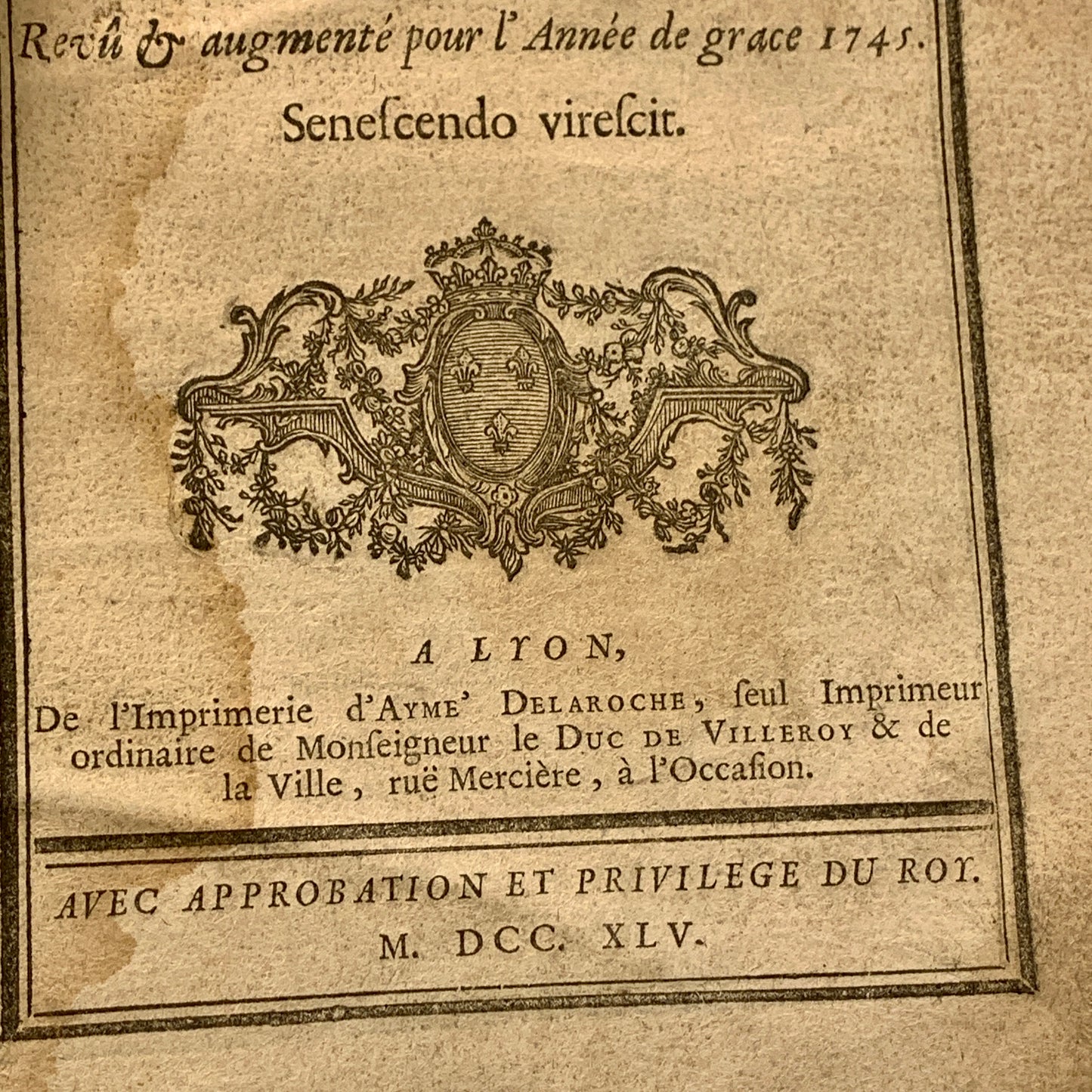 ASTRONOMISK OG HISTORISK ALMANAK AF BYEN LYON. Fransk bog fra 1745.