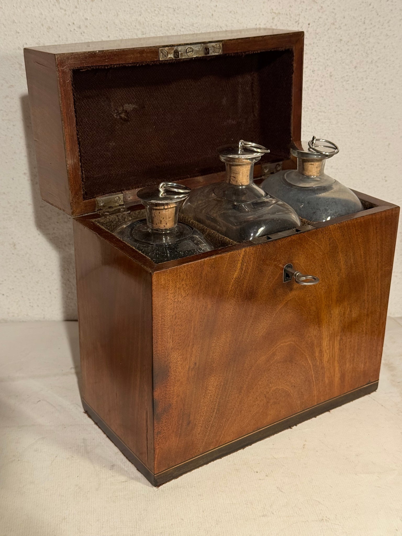 Cedersberg glass factory. Antique Tantalus in silver &amp; mahogany with 3 bottles. From 1821.