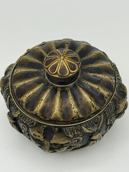 Antikt renæssance bronzeblækhus med masker. Italien 16.-17. årh