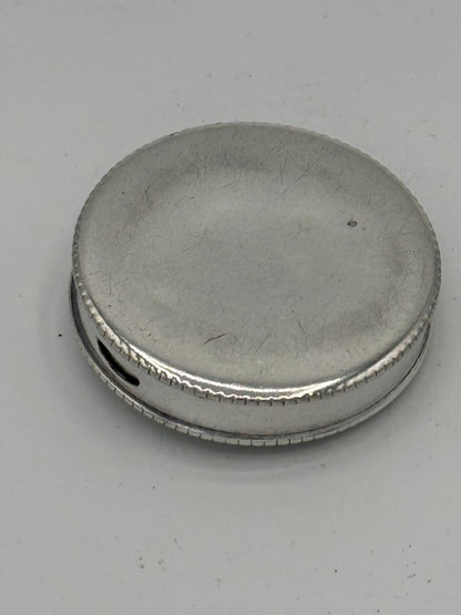 Eldre sølvbelagt repoussé pilleæske. Danmark, start/midt 20.årh