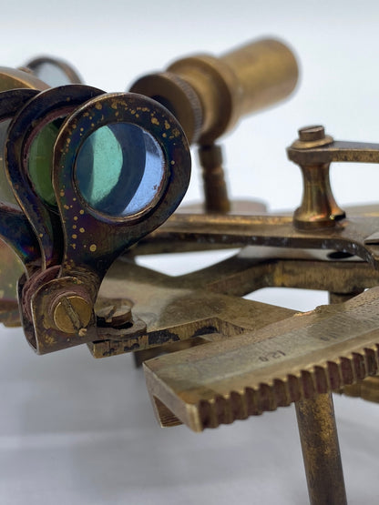 Maritimt sekstant-instrument i trækasse. Efter Troughton & Simms 1910. Indien. Sen 20. Årh