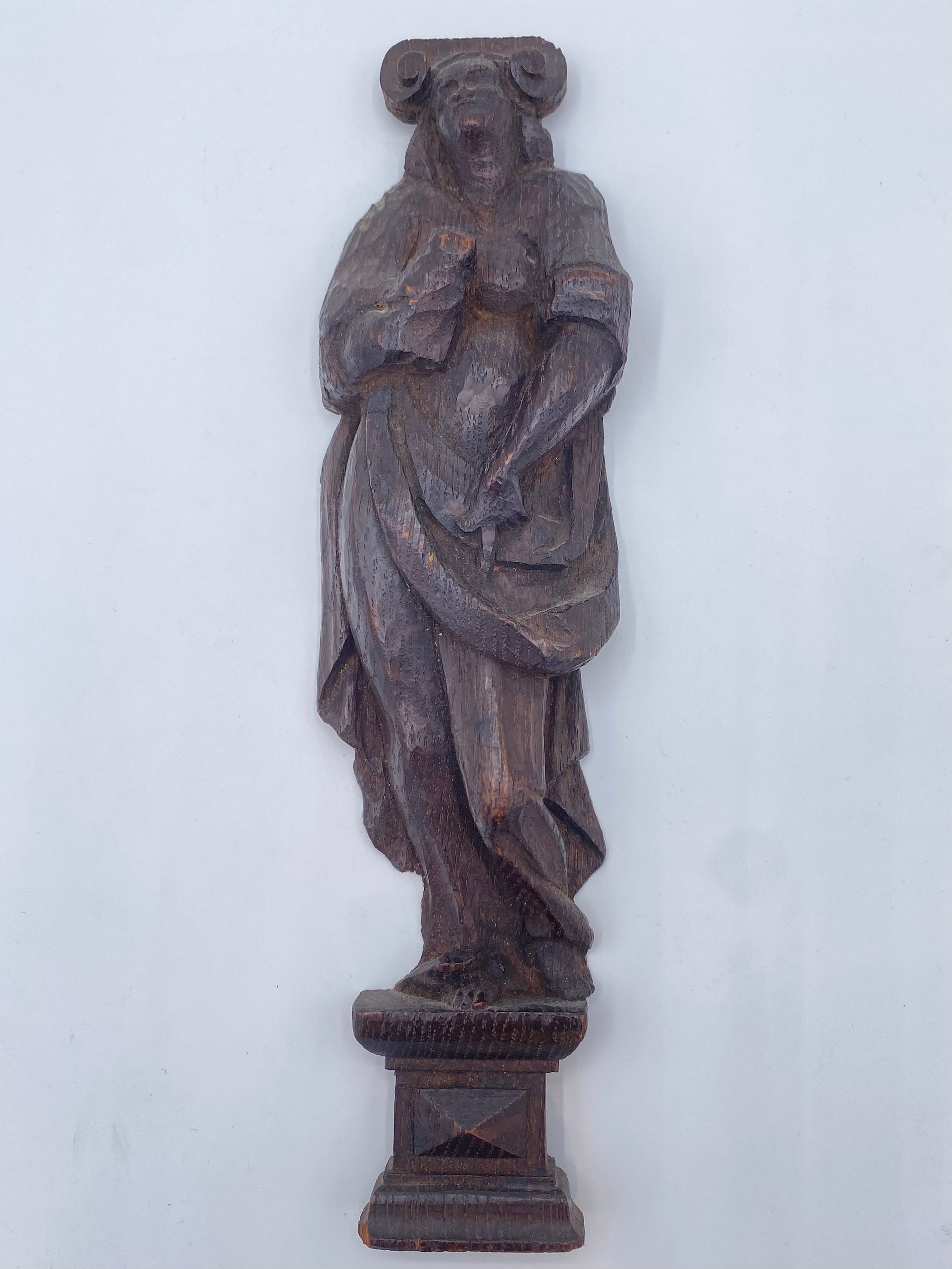 Jomfru Maria med barn. Udskåret kirke altertavle figur. Skandinavien. Fra d. 17.Årh