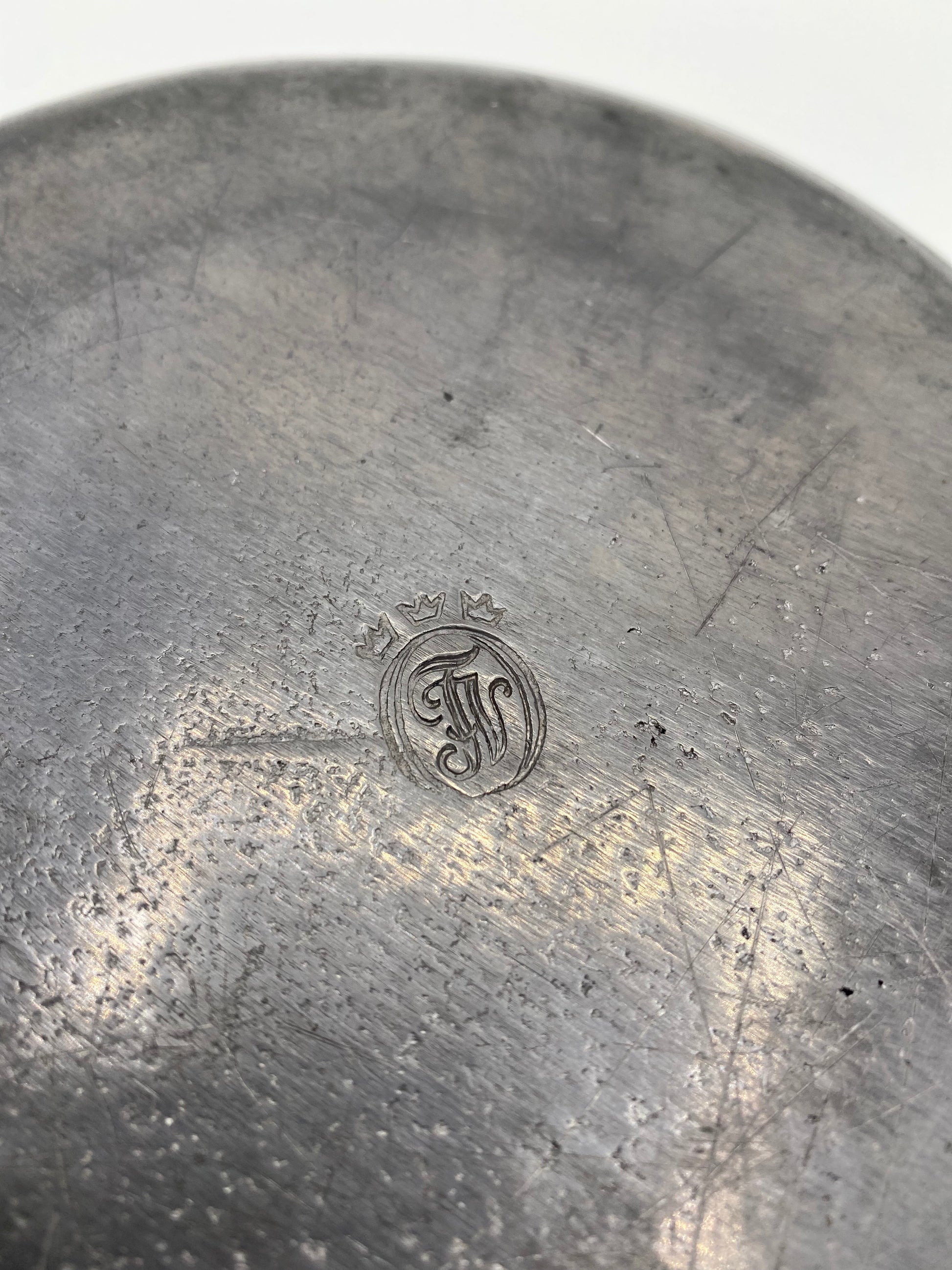 Antik svensk massiv dyb tallerken i tin. Fra 19.Årh