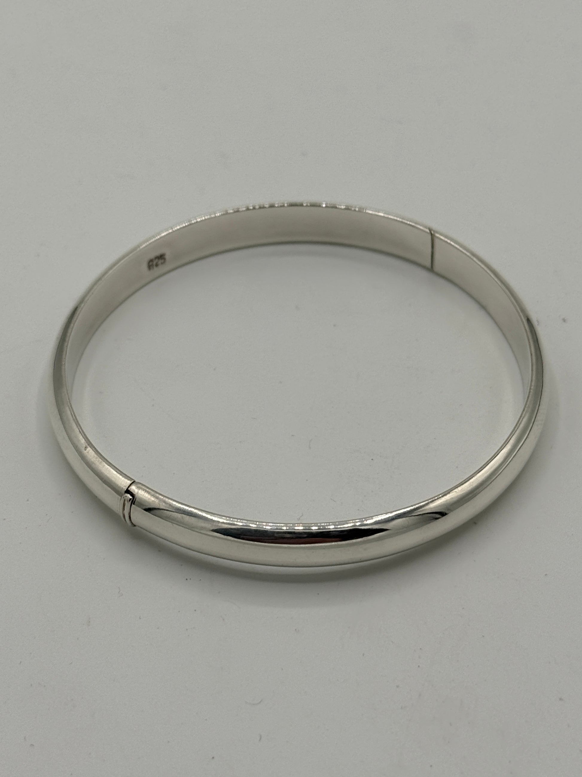 Vintage modernistisk rund Sterlingsølv armring. Fra 1980érne