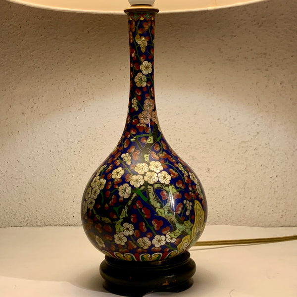 Ældre kinesisk cloisonné bordlampe, fra midt 1900 tallet.