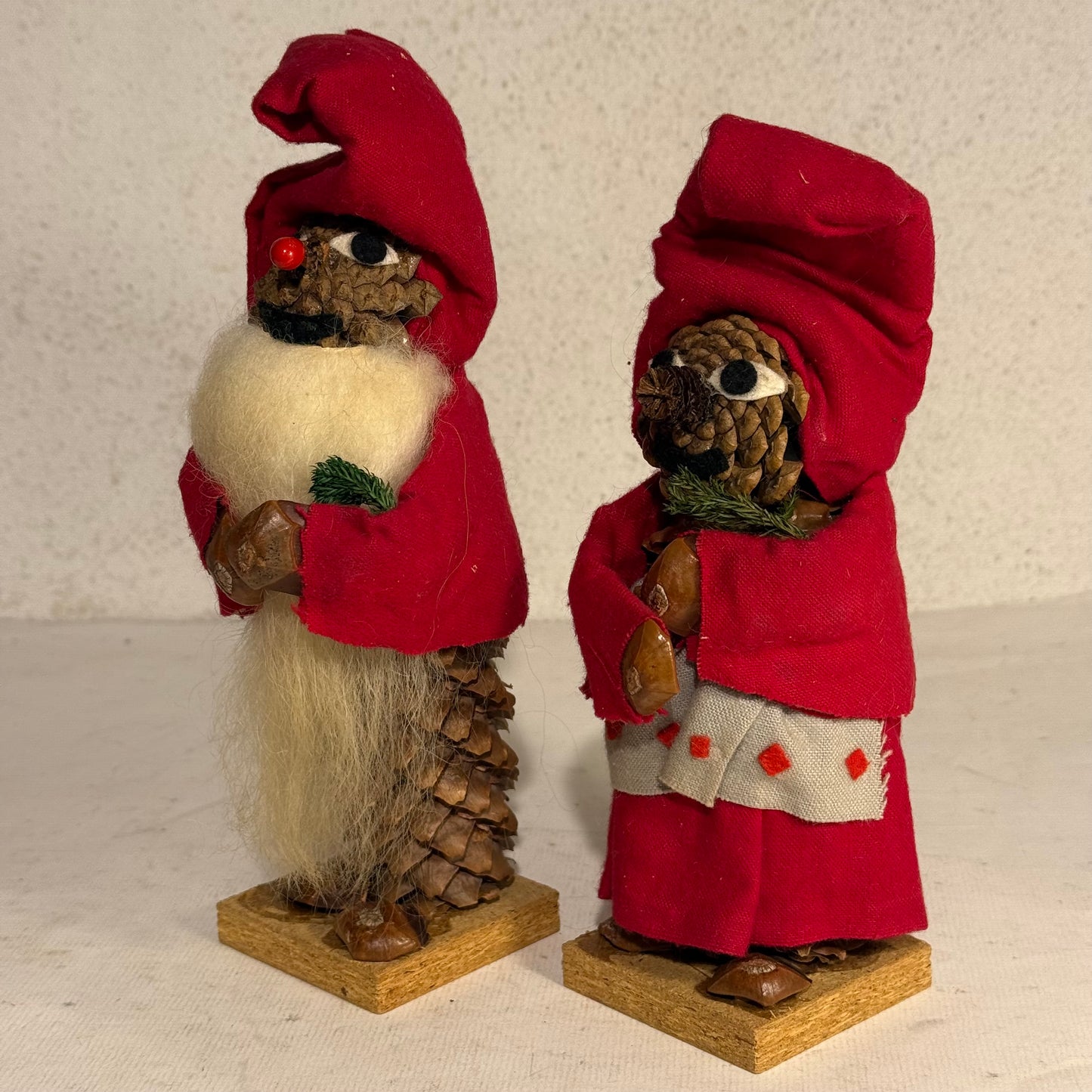 Ældre koglenisse bedstefar og mor , fra midt 1900 tallet.