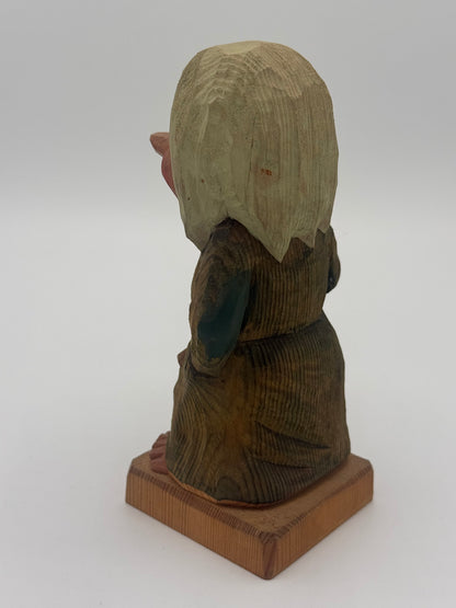 Håndskåren Norway-form kvinde med lanterne træ-figur. Slut 20. Århundrede