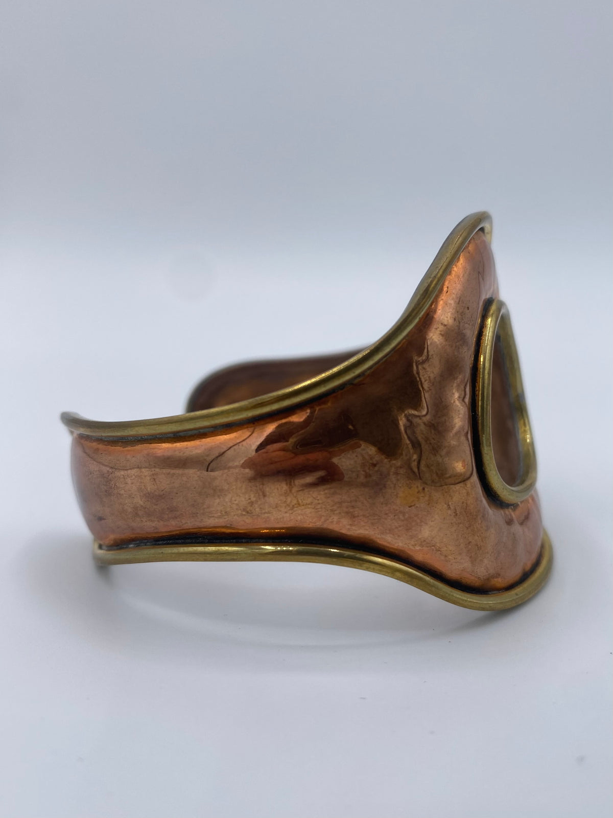 Vintage dansk armring i messing og kobber. Fra midt 1900-tallet