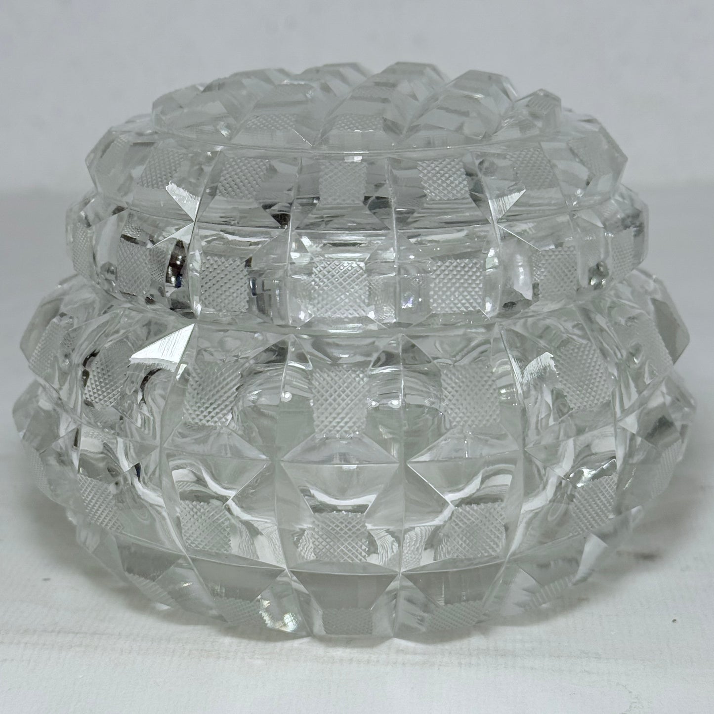 Ældre Bøhmisk krystal glas Bonbonniere.