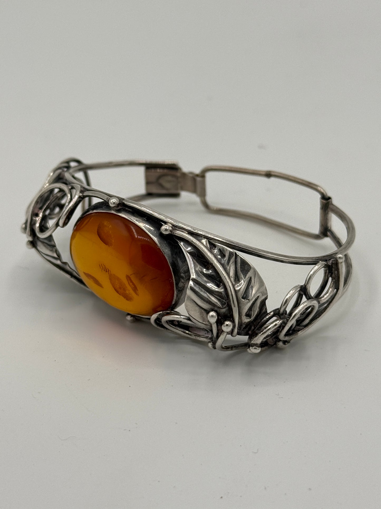 Vintage unika skønvirkestil Rav & Sterlingsølv armbånd. Polen. Fra 1980érne
