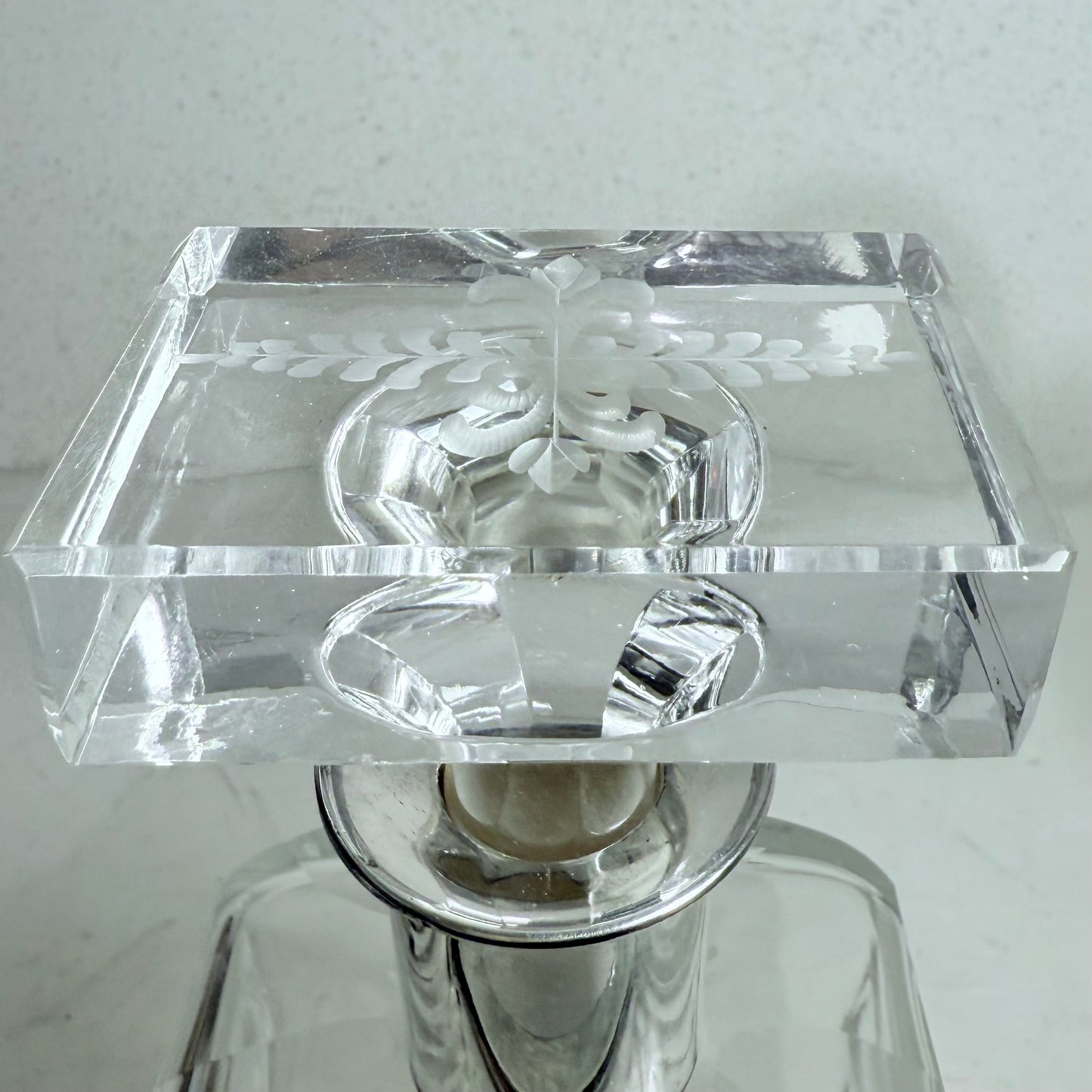 Ældre whiskey karaffel i sølv & krystalglas, fra start 1900tallet.