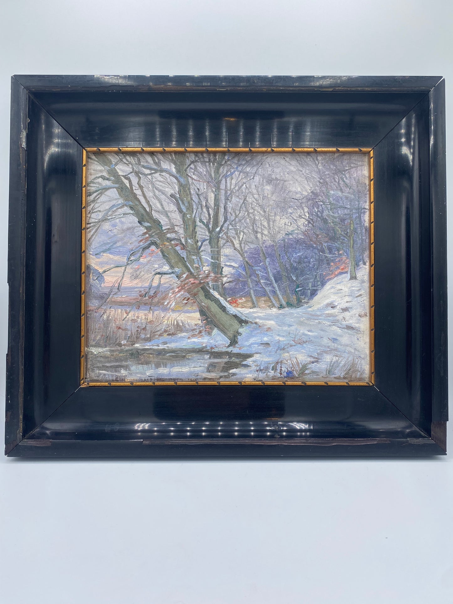 Peter Holm (1889-1966). Impressionistisk oliemaleri af vinterlandskab med skovsø. Slut 19./start 20. årh. Signeret