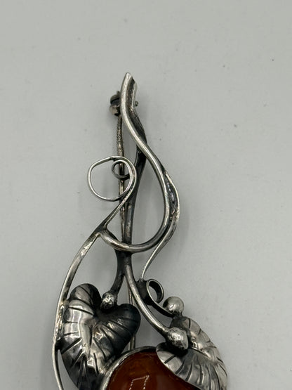 Vintage unika skønvirkestil Rav & Sterlingsølv broche. Polen. Fra 1980érne