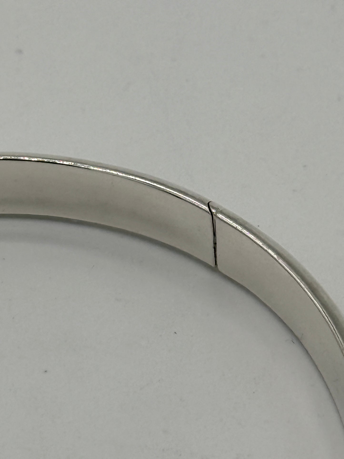 Vintage modernistisk rund Sterlingsølv armring. Fra 1980érne