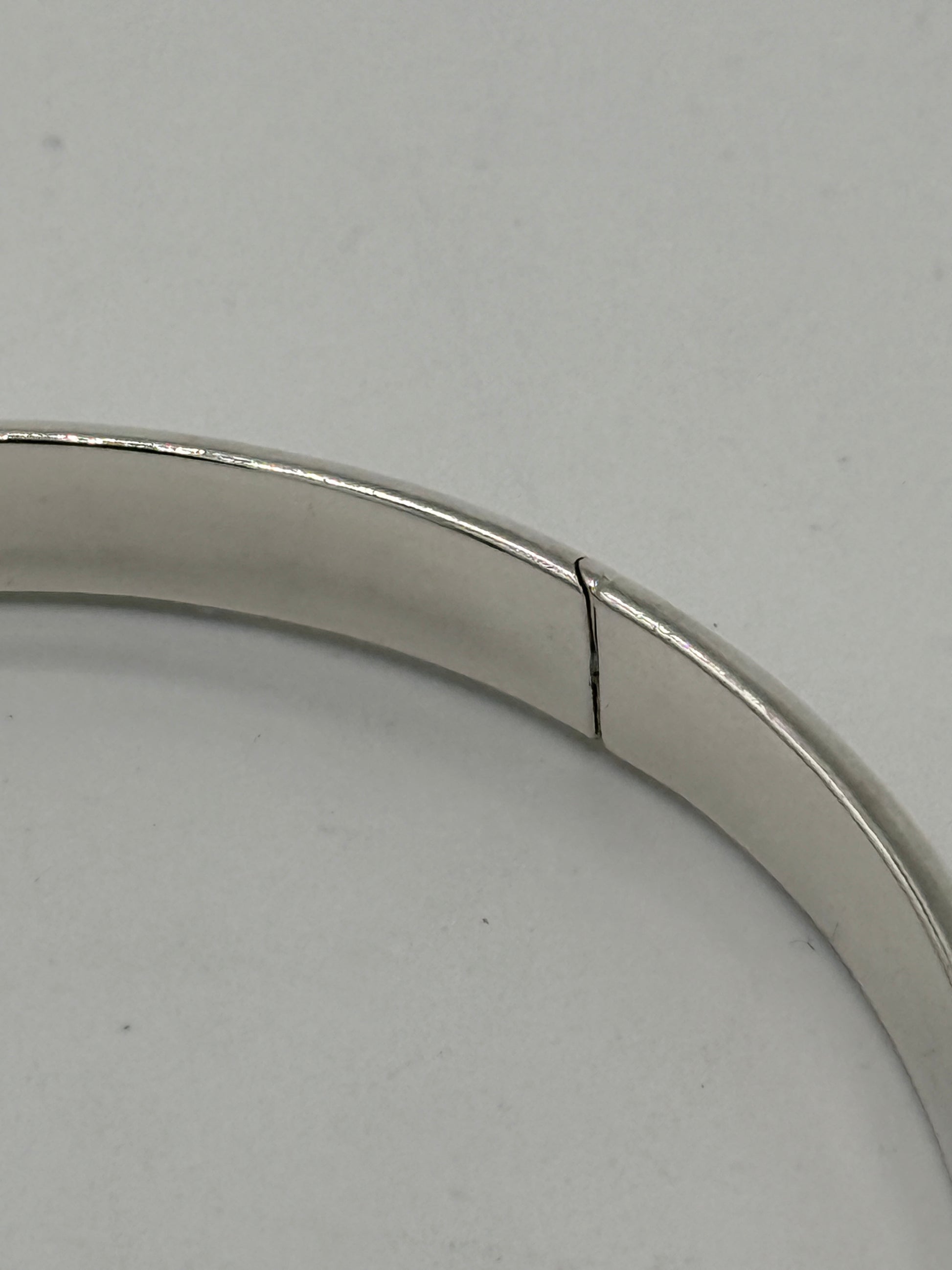 Vintage modernistisk rund Sterlingsølv armring. Fra 1980érne