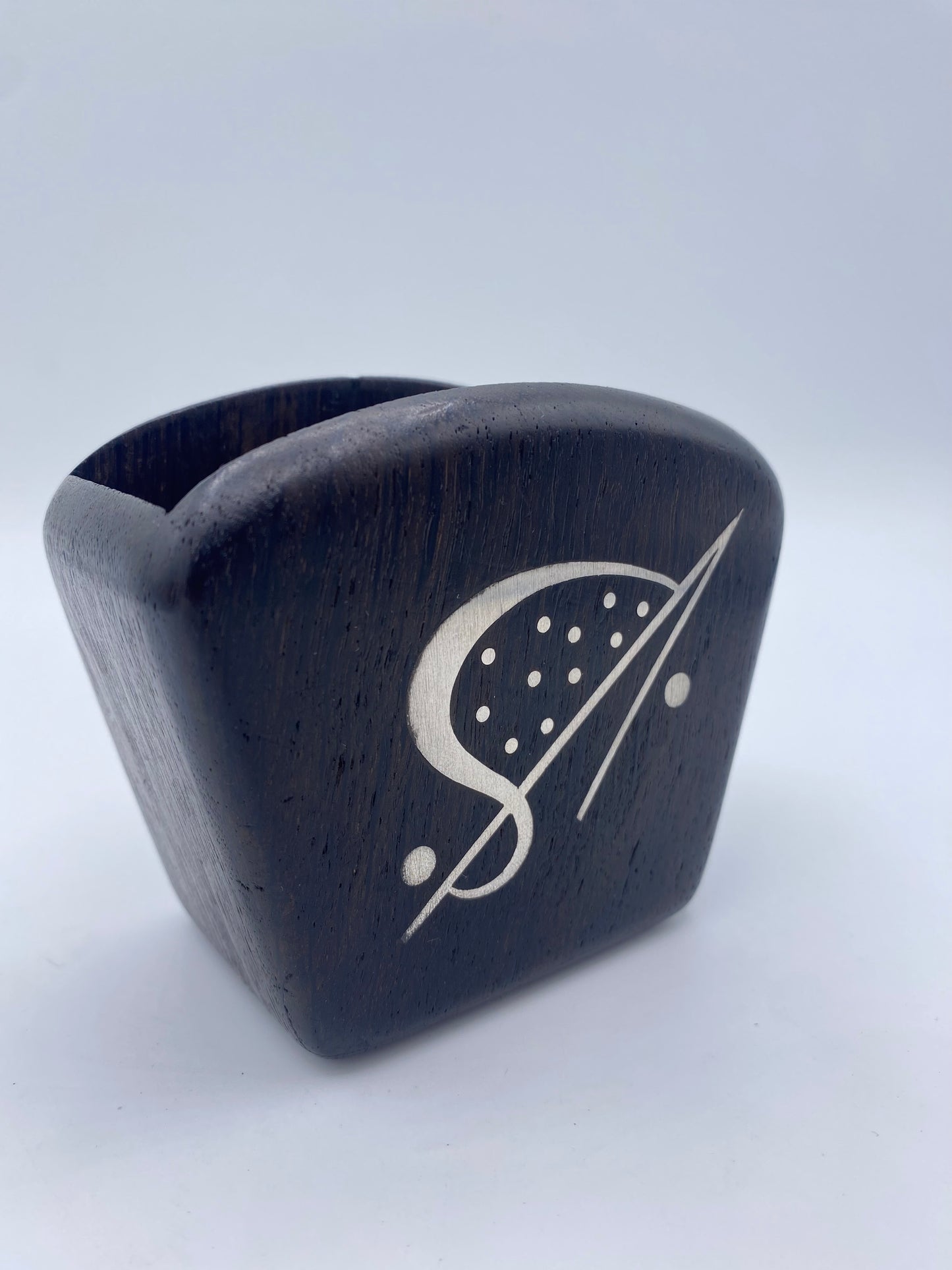 Axel Salomonsen (1933-1977). Danish design Brevholder/kortholder. Eboniseret træ & sølv. Fra 1960'erne