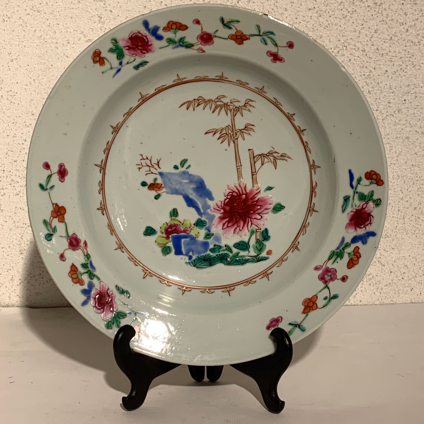 Chinese famille rose deep plate, Qianlong Dynasty (year 1735-1796.)