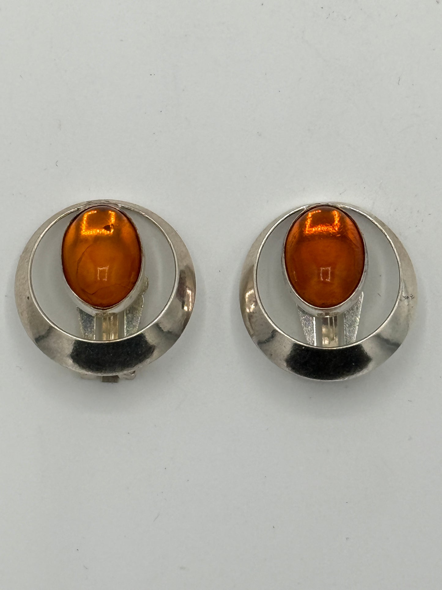 Vintage modernistisk rav & sterling sølv øre clips. Fra 1980érne