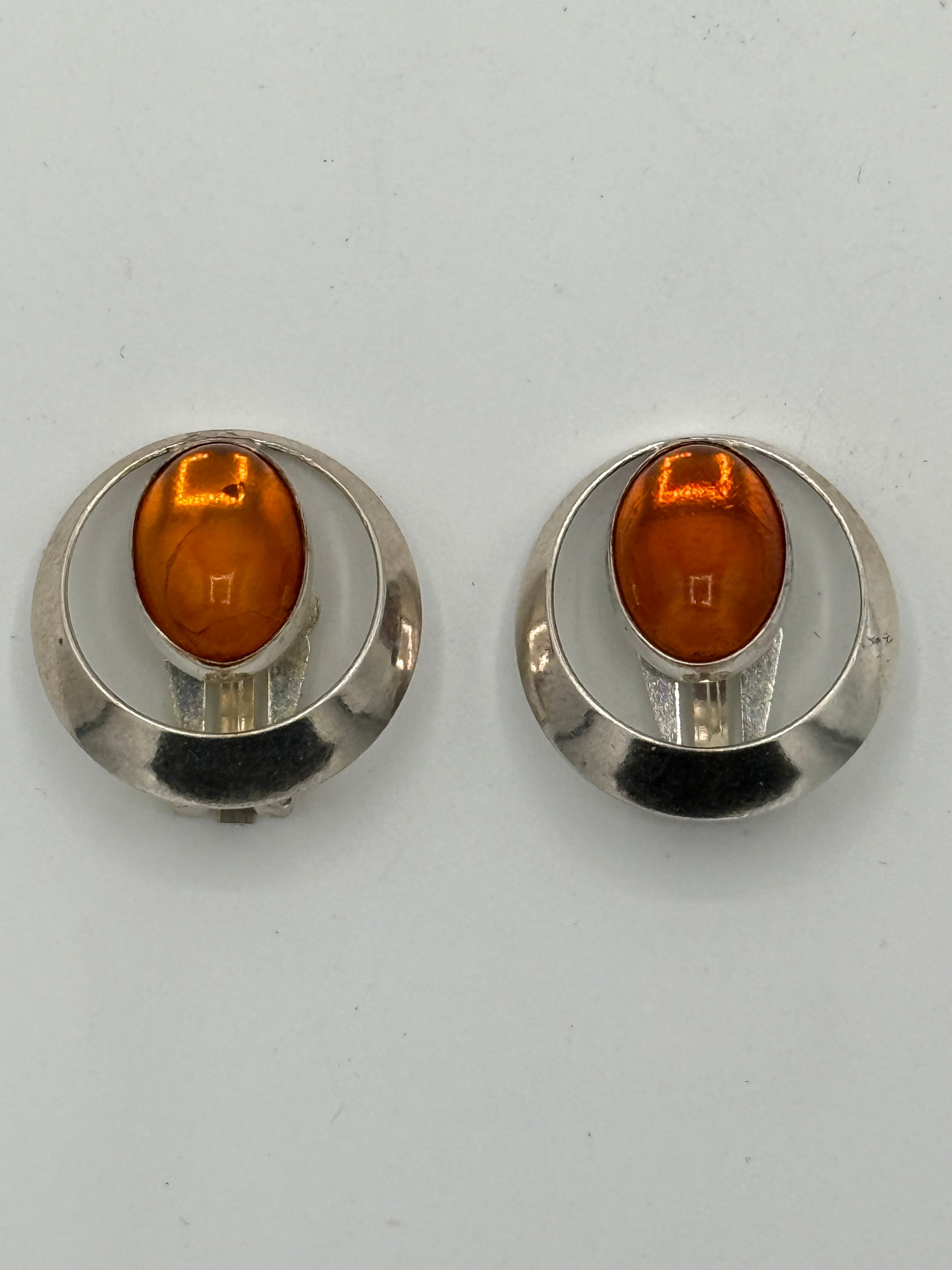 Vintage modernistisk rav & sterling sølv øre clips. Fra 1980érne