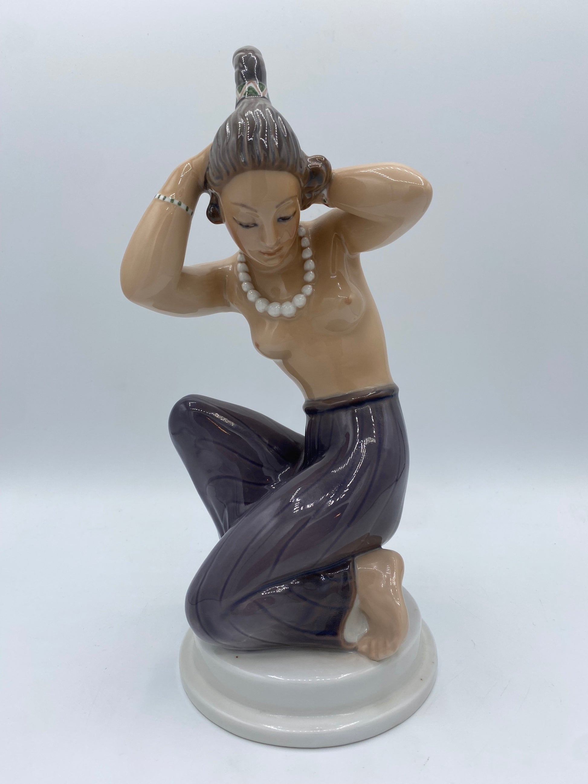 Jens Jacob Bregnø (1877-1946) for Dahl Jensen. “Morgen” nr. 1177. Porcelæn. Danmark. Start/midt 20. årh