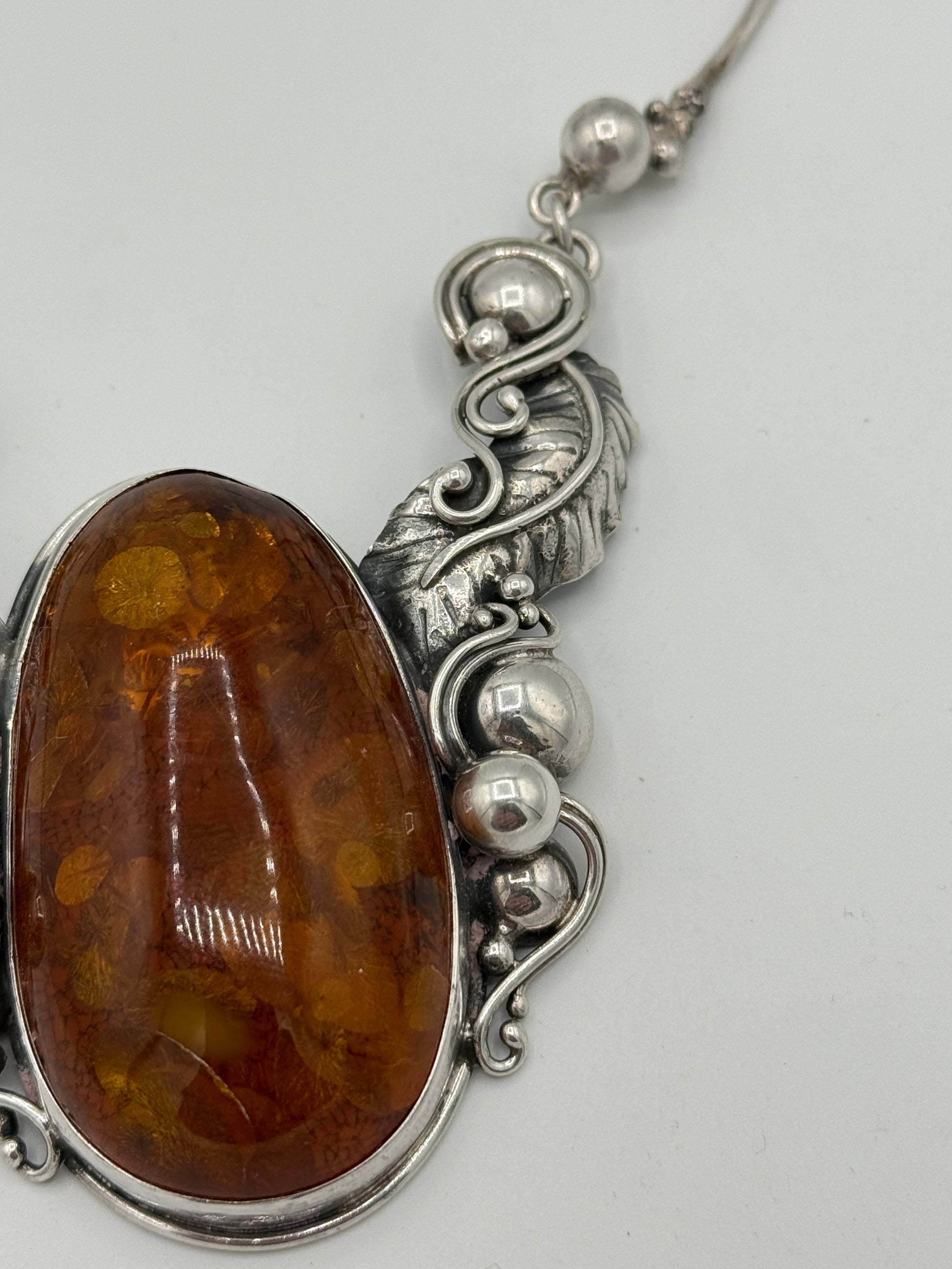 Vintage skønvirkestil Rav & Sterlingsølv hals collier. Gdansk, Polen. Fra 1980érne