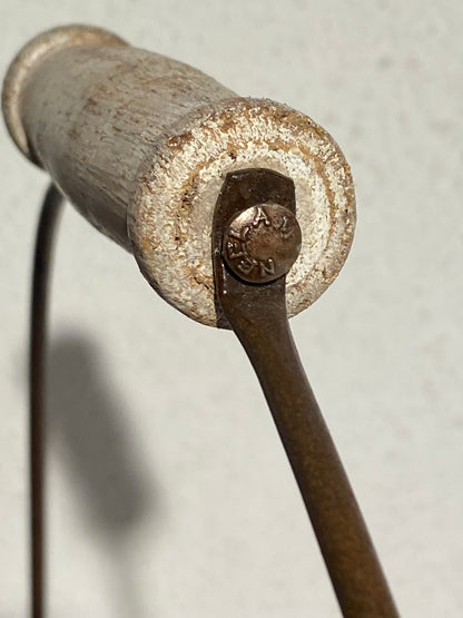 Stor vintage trådkurv i metal og træ