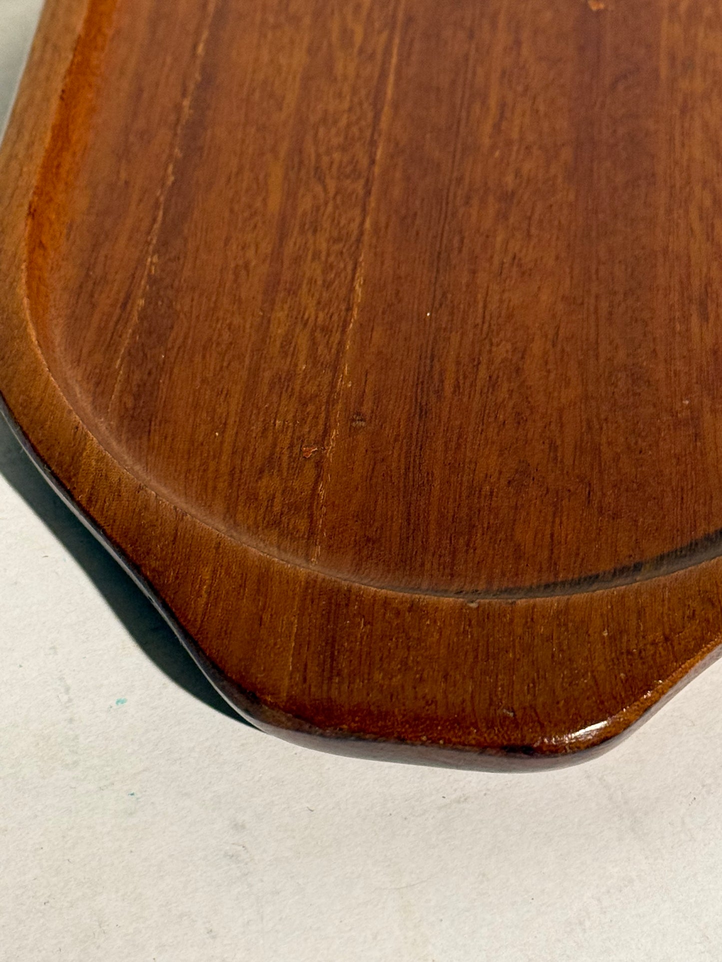 Vintage dansk design aflangt teaktræ fad. Fra 1960'erne