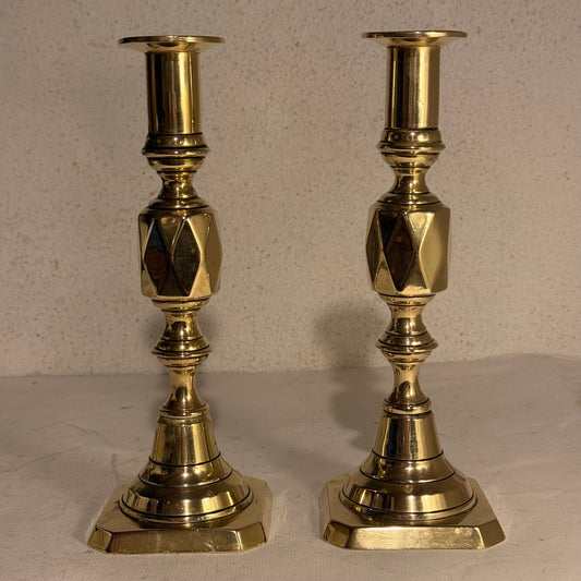 Antikke Viktorianske messing diamant lysestager. Fra 1800 tallet.