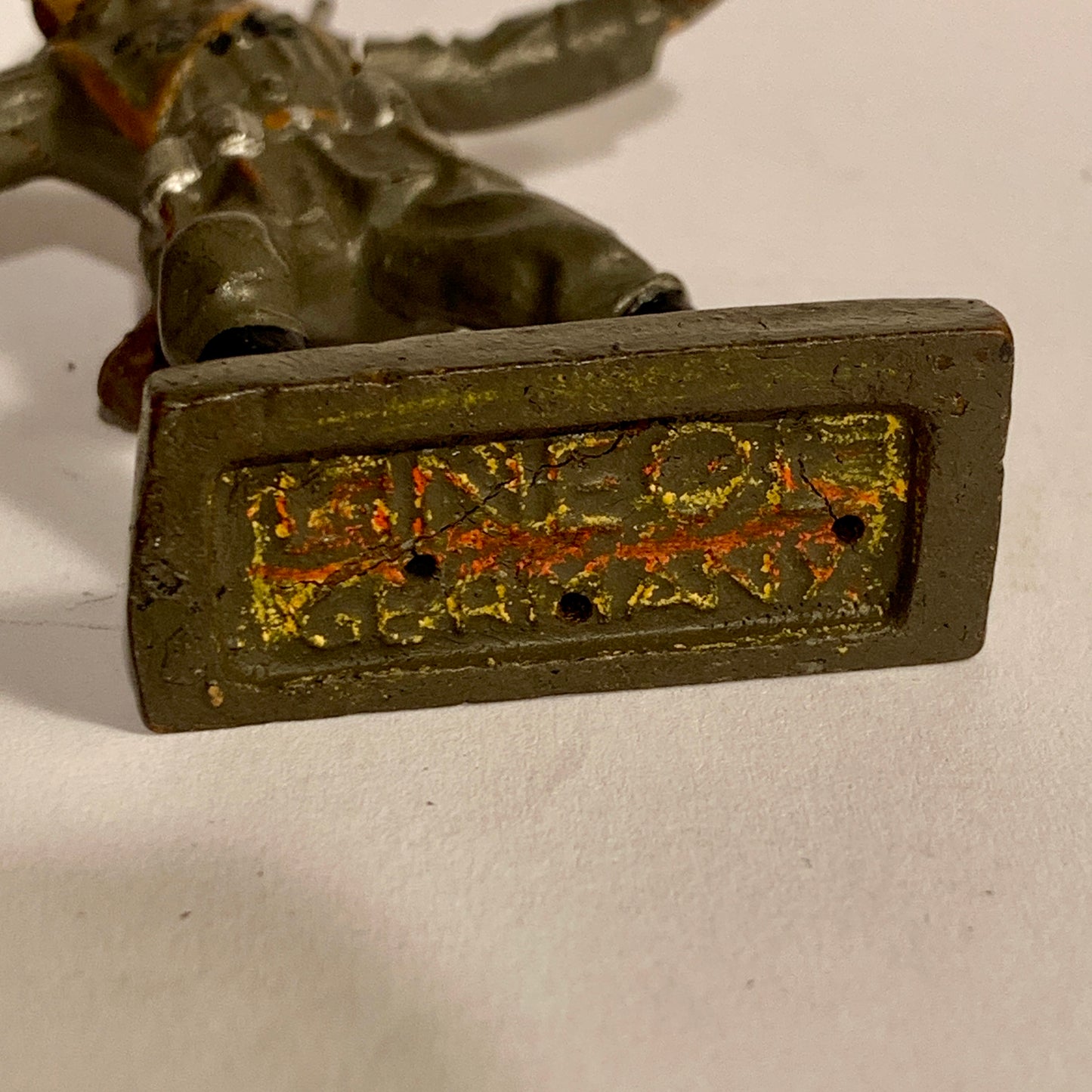 Lineol Dansk soldat med håndgranat, fra 1930érne