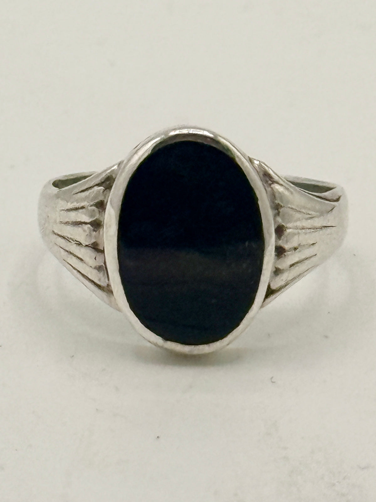 Ældre sterling sølv og onyx signet herrering, fra midt 20. årh