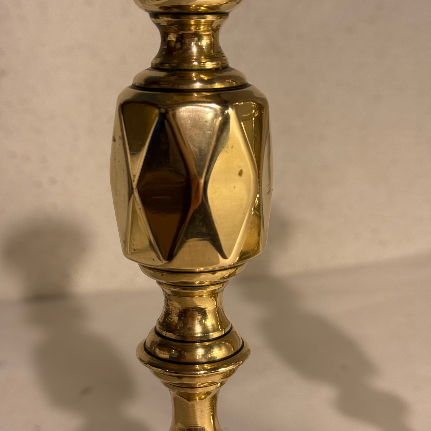 Antikke Viktorianske messing diamant lysestager. Fra 1800 tallet.