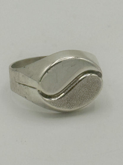 Vintage modernistisk sølv signet herre ring. Fra midt 1900 tallet