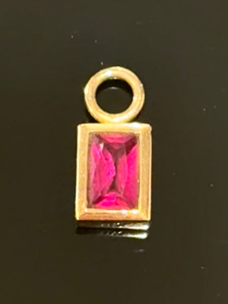 Vintage 8K. Guld charm / vedhæng, med pink ædelsten.