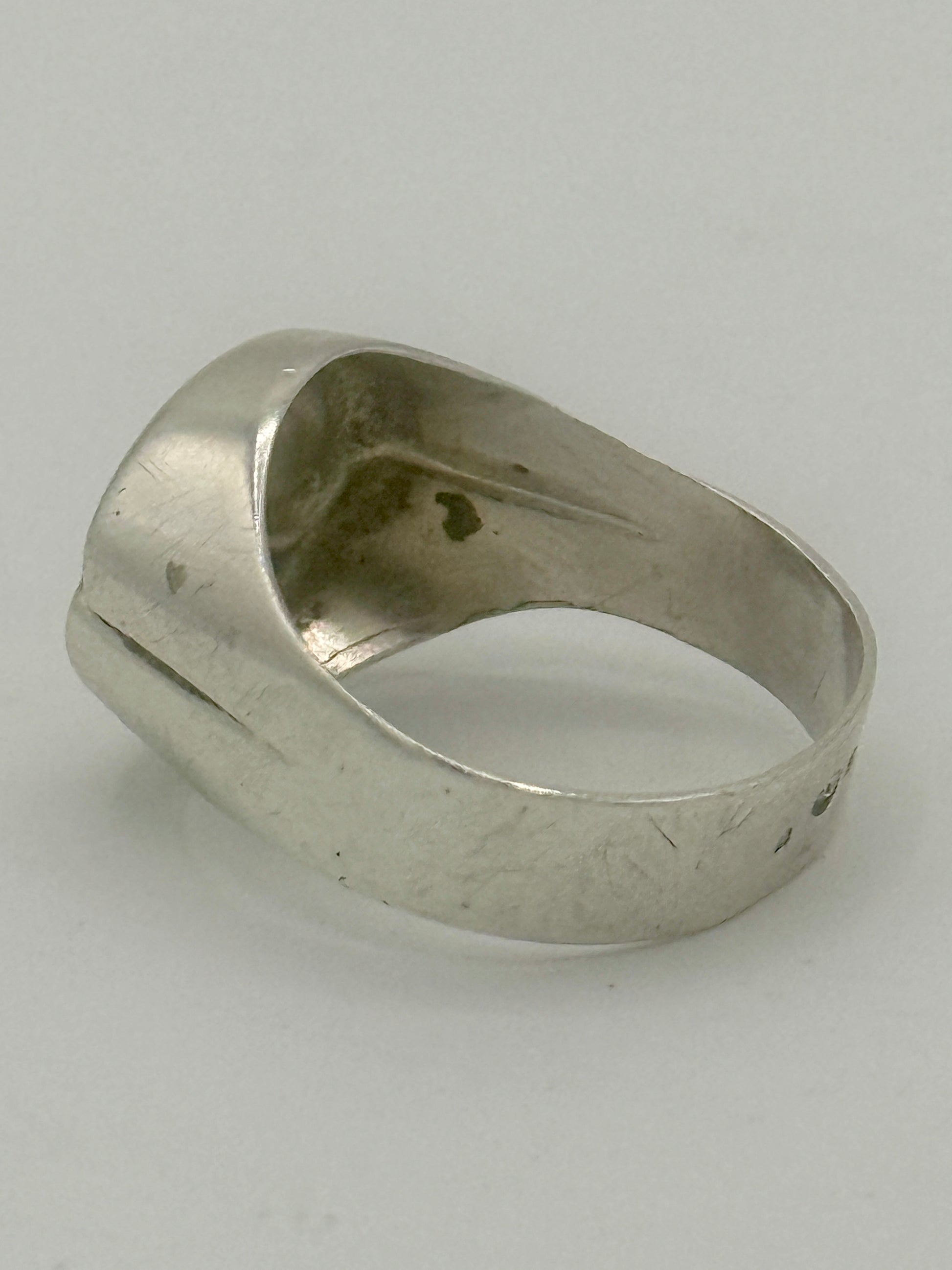 Vintage modernistisk sølv signet herre ring. Fra midt 1900 tallet