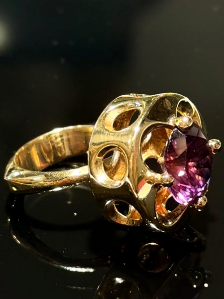 Hermann Siersbøl (1948-64) Stor 14K guld cocktail ring med Amethyst.
