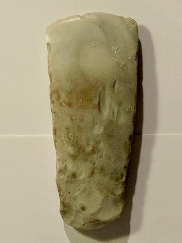 Dansk oldsag. Tyndnakket Blandebjerg flintøkse. Type Vll. Jættestuetid.