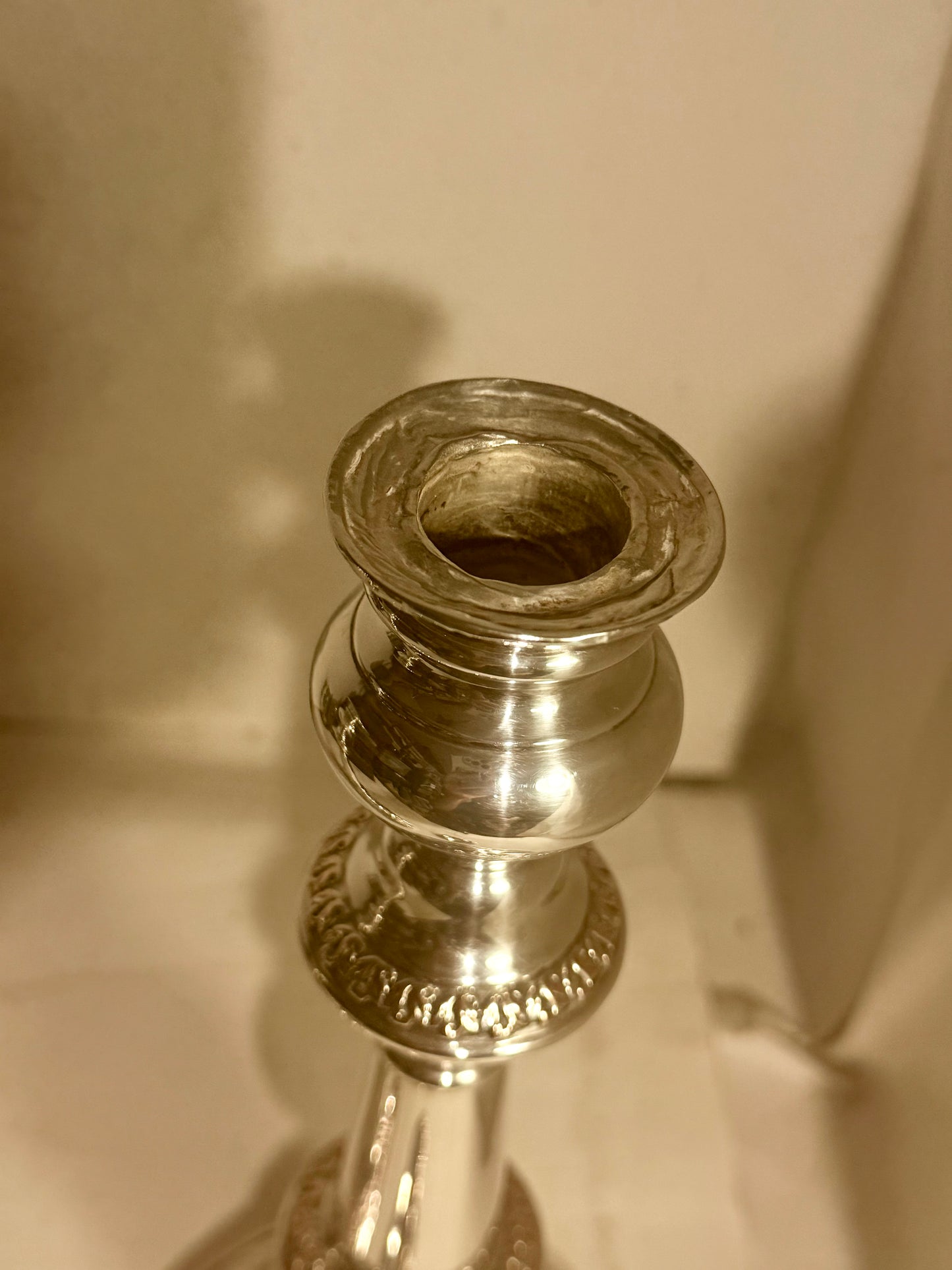 Antikke lysestager fra midt 19.Årh. I sølvbelagt kobber.