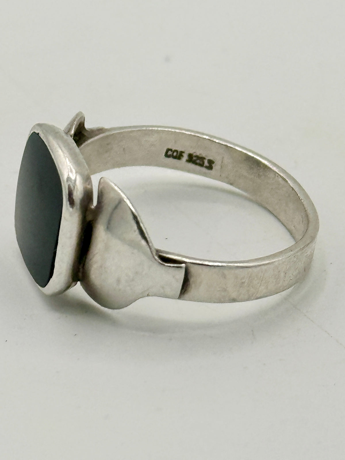 Carl Ove Frydensberg (1949-1982) Sølv & Onyx signet herrering, fra midt 20. Årh