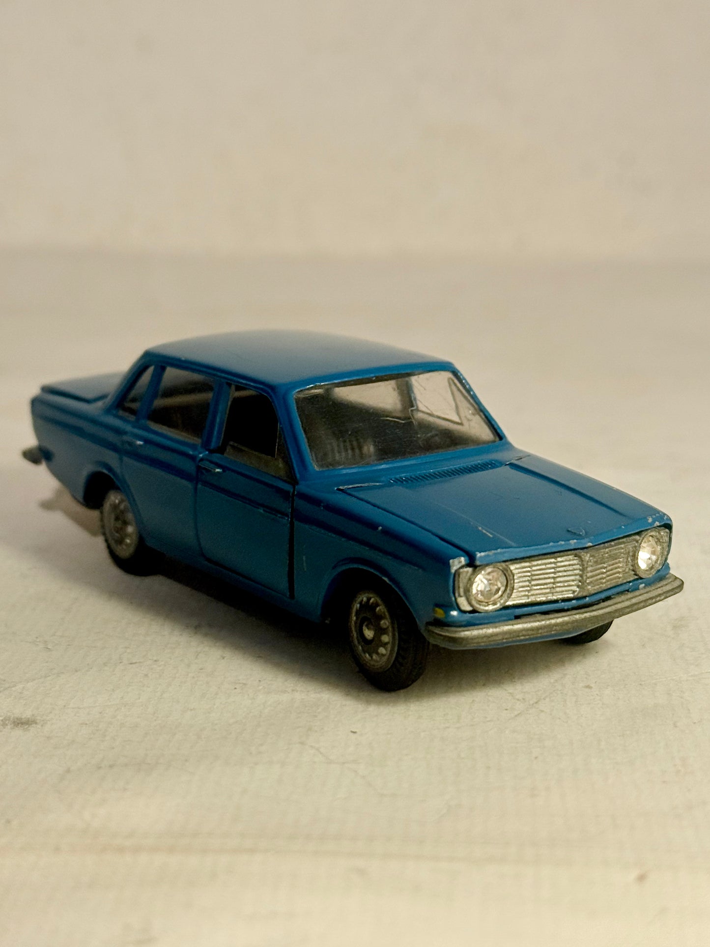 TEKNO Denmark Volvo 144 No. 822.