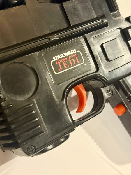 Vintage Star Wars Kenner ROTJ Han Solos blaster, fra 1983.