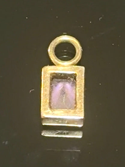 Vintage 8K. Guld charm / vedhæng, med Amethyst