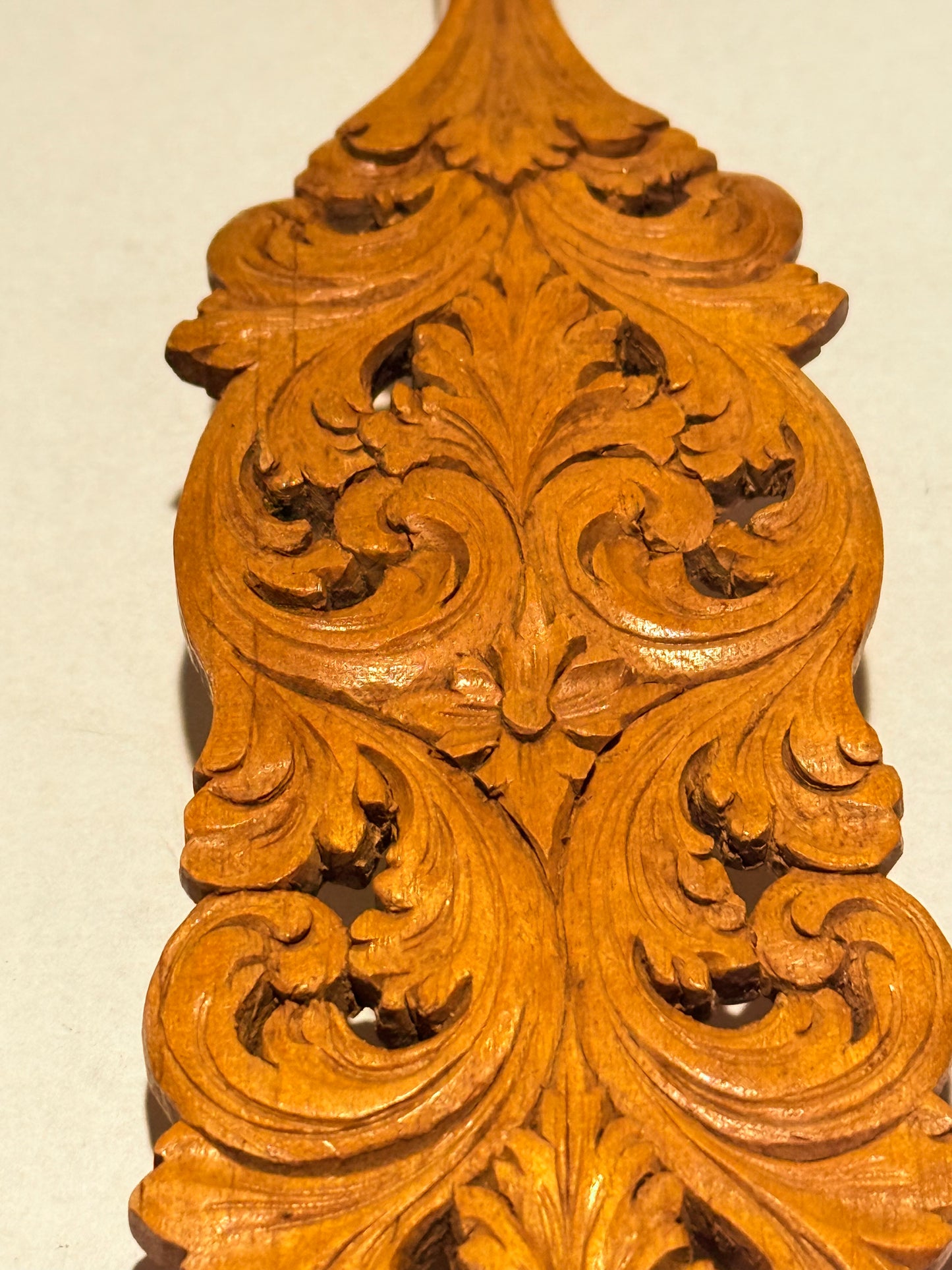 Antik Norsk udskåret Guldbrandsdalen-stil træ salat bestik, fra ca. 1870