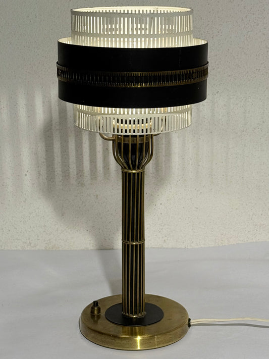 Vintage bordlampe med perforeret skærm. Fra 1960/70érne